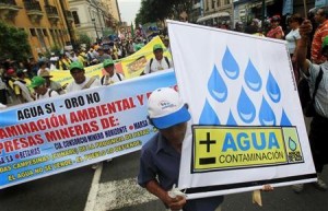 In 2012, Peruvians hit the streets to protest Newmont's Conga mine (Credit: Reuters/Enrique Castro-Mendivil)