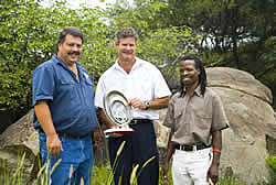 Mark Farren (centre), winning a Nedbank Capital Green Mining Award in 2007 (Amplats photo)