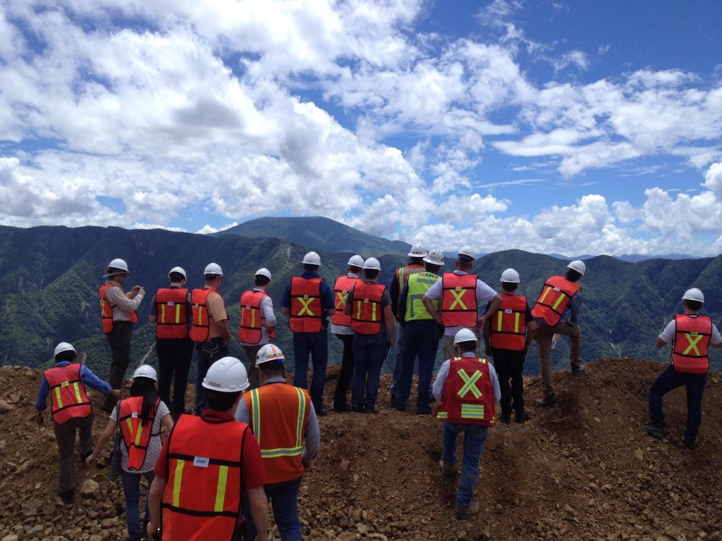 Analysts gather during a 2014 Torex Gold site visit (Travis McPherson photo)